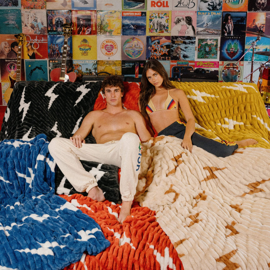 Retro Aviator Nation x Lola Blanket - Red White Bolt